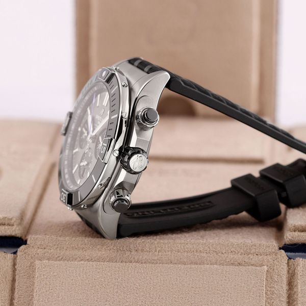 Breitling Super Chronomat B01 44 EB0136